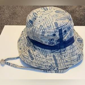 DOZER Boy’s 5+ Bucket Hat Beach Swimming Adjustable Strap Beige/Navy Surfing EUC